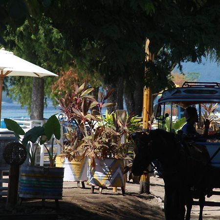 Star Bar And Bungalows Gili Air Exterior foto