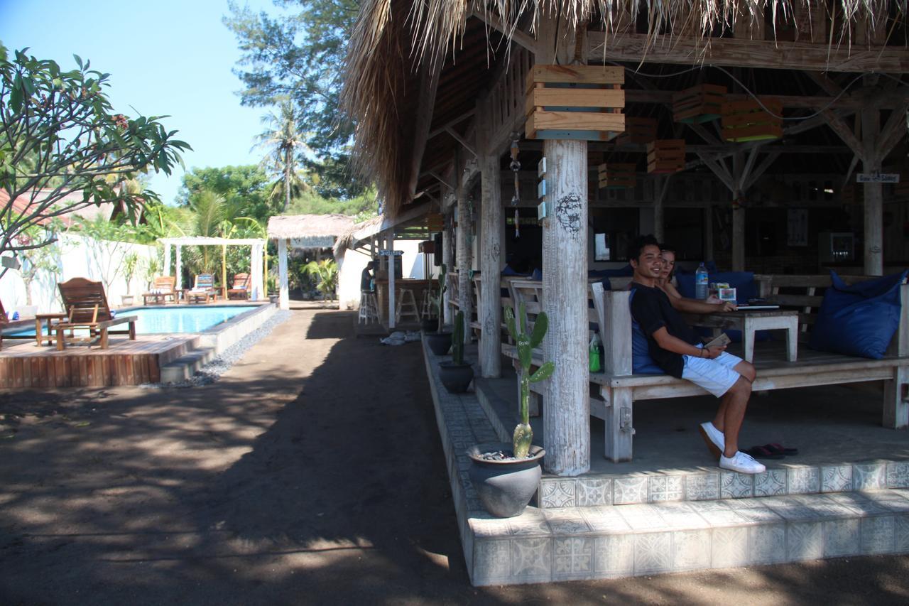 Star Bar And Bungalows Gili Air Exterior foto