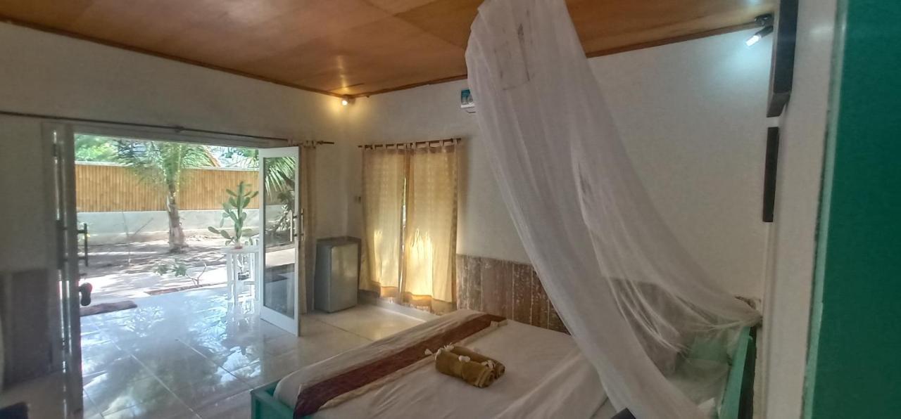 Star Bar And Bungalows Gili Air Exterior foto